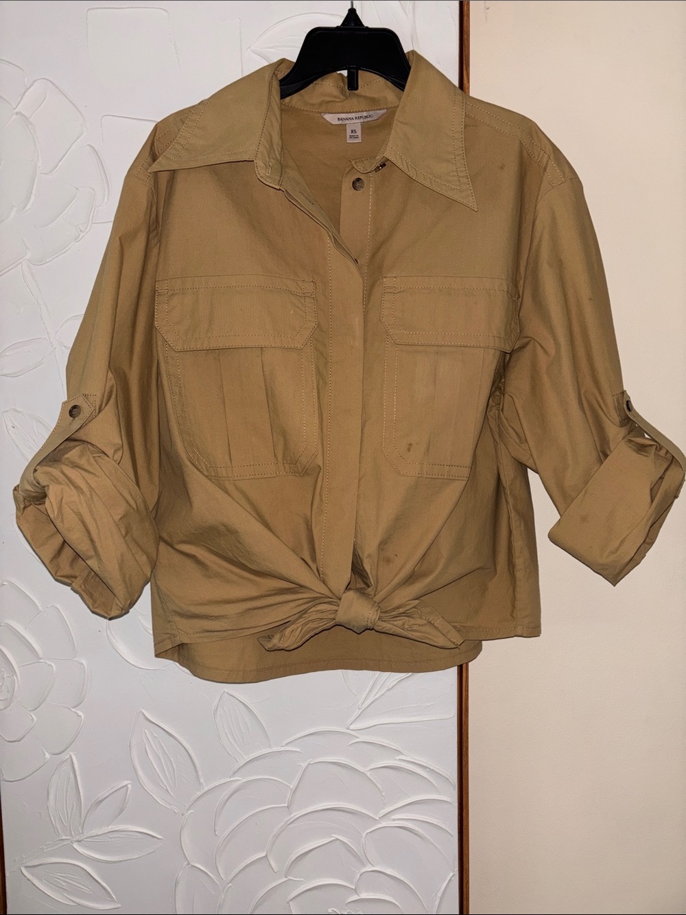 Banana republic blouses Cropped Tie-Front Utility Shirt in Camel XS size